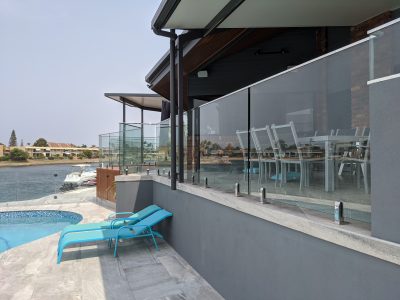 glass-balustrade-for-pool