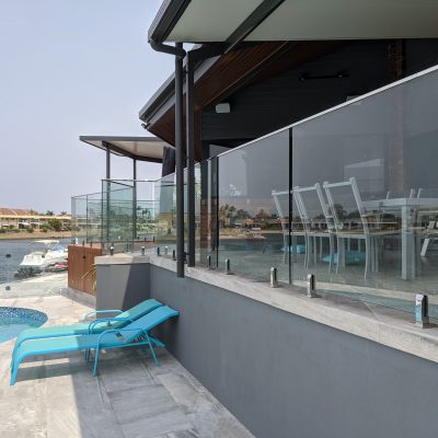 glass-balustrade-for-pool