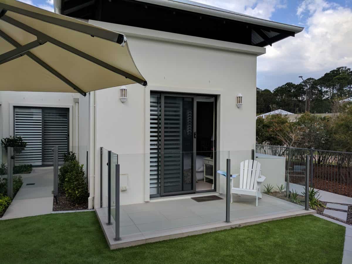 semi-frameless-glass-fencing-gold-coast